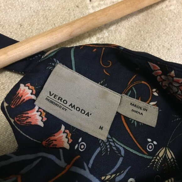 Vero Moda Floral Print Keyhole Sleeveless Blouse - Picture 8 of 14